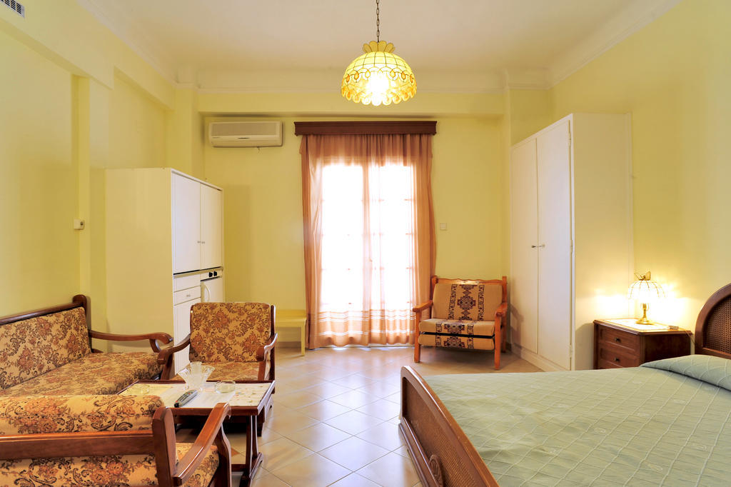 Sea Colours Rooms & Apartments Ермополи Стая снимка