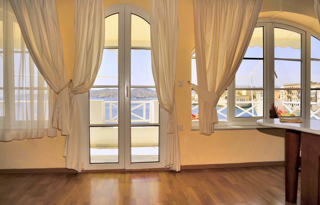 Sea Colours Rooms & Apartments Ермополи Стая снимка