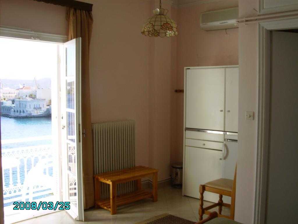 Sea Colours Rooms & Apartments Ермополи Стая снимка