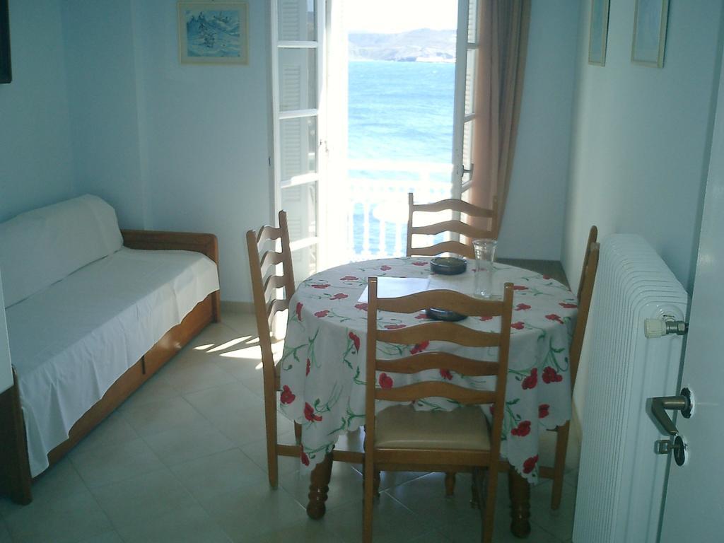 Sea Colours Rooms & Apartments Ермополи Стая снимка